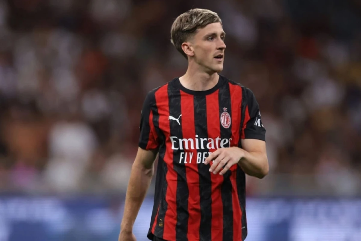 "Milan" belçikalı futbolçusu ilə müqavilənin müddətini uzatdı