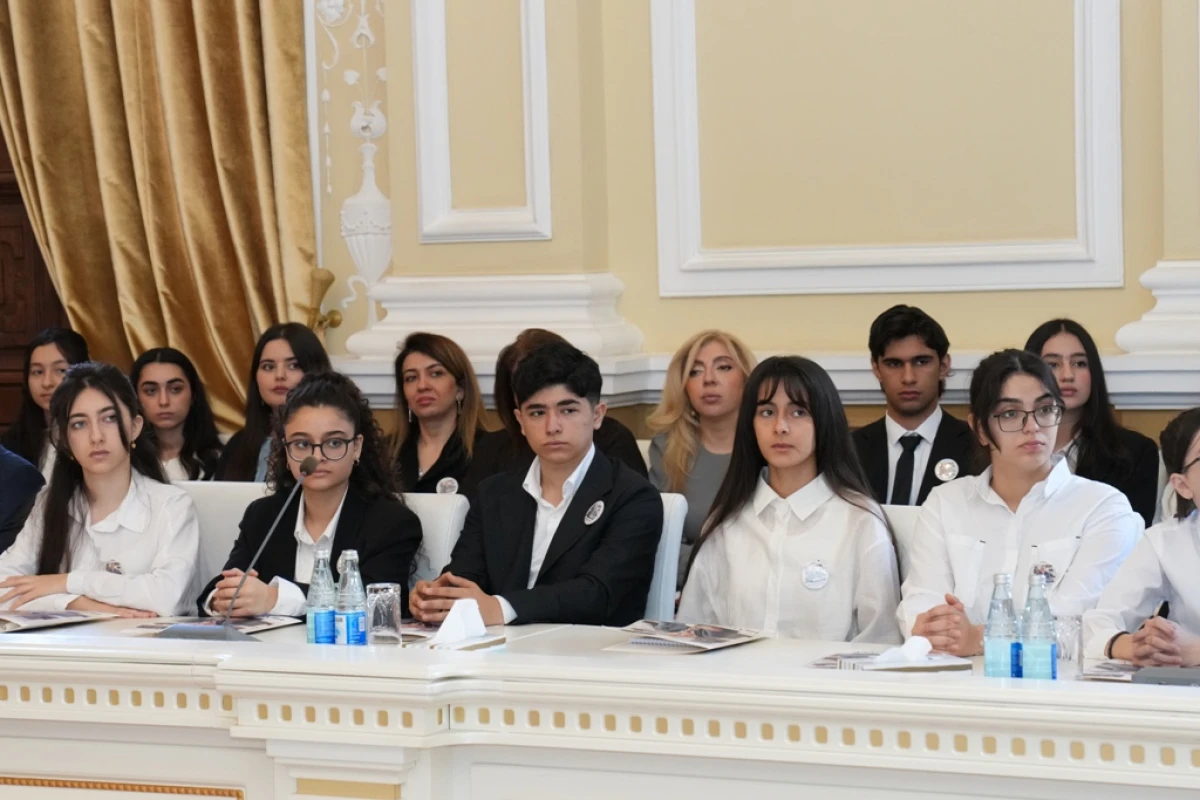 Paytaxt məktəblilərinin müəllifi olduğu növbəti kitabın təqdimatı oldu — 2