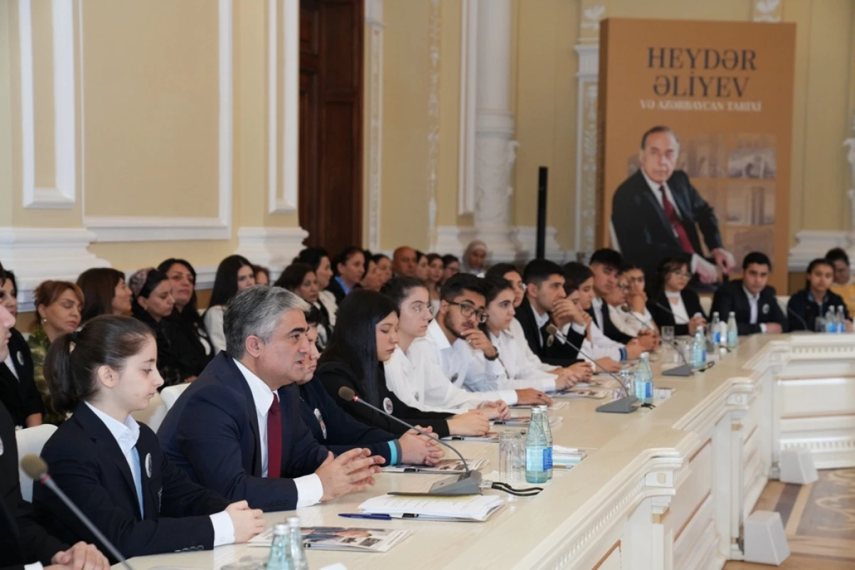 Paytaxt məktəblilərinin müəllifi olduğu növbəti kitabın təqdimatı oldu — 5