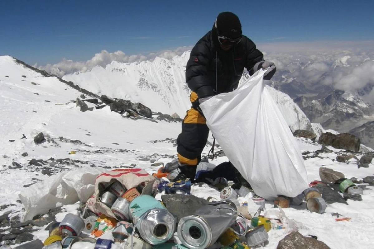 Nepal Everest dağının təmizlənməsi üçün beş illik plan başlayır