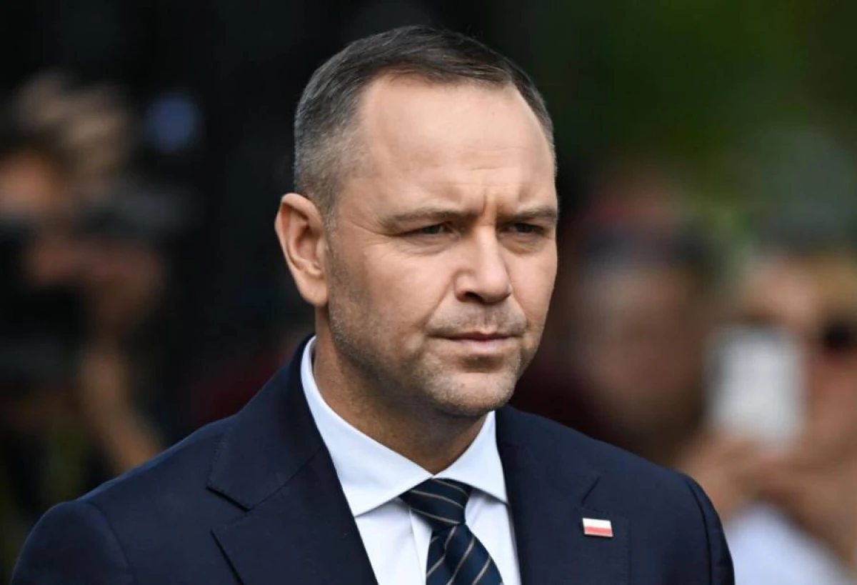 Polşa prezidenti Zelenskiyə kitab hədiyyə etdi