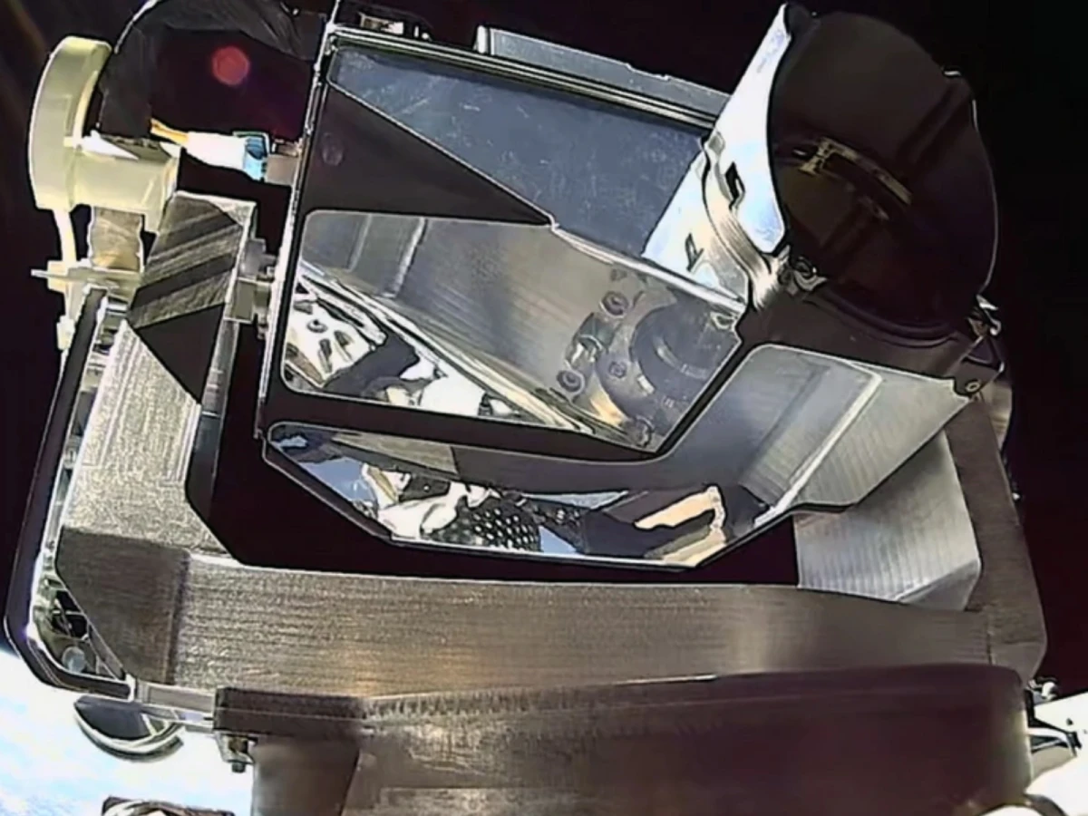 "SpaceX" "Starlink" peyk qruplaşmasının orbitə yerləşdirilməsini dayandırdı