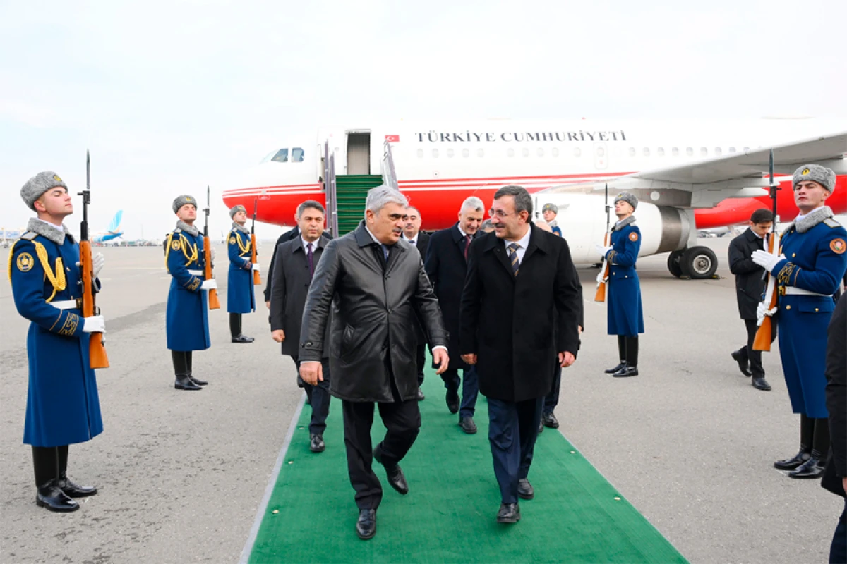 Türkiyənin vitse-prezidenti Azərbaycana gəldi
