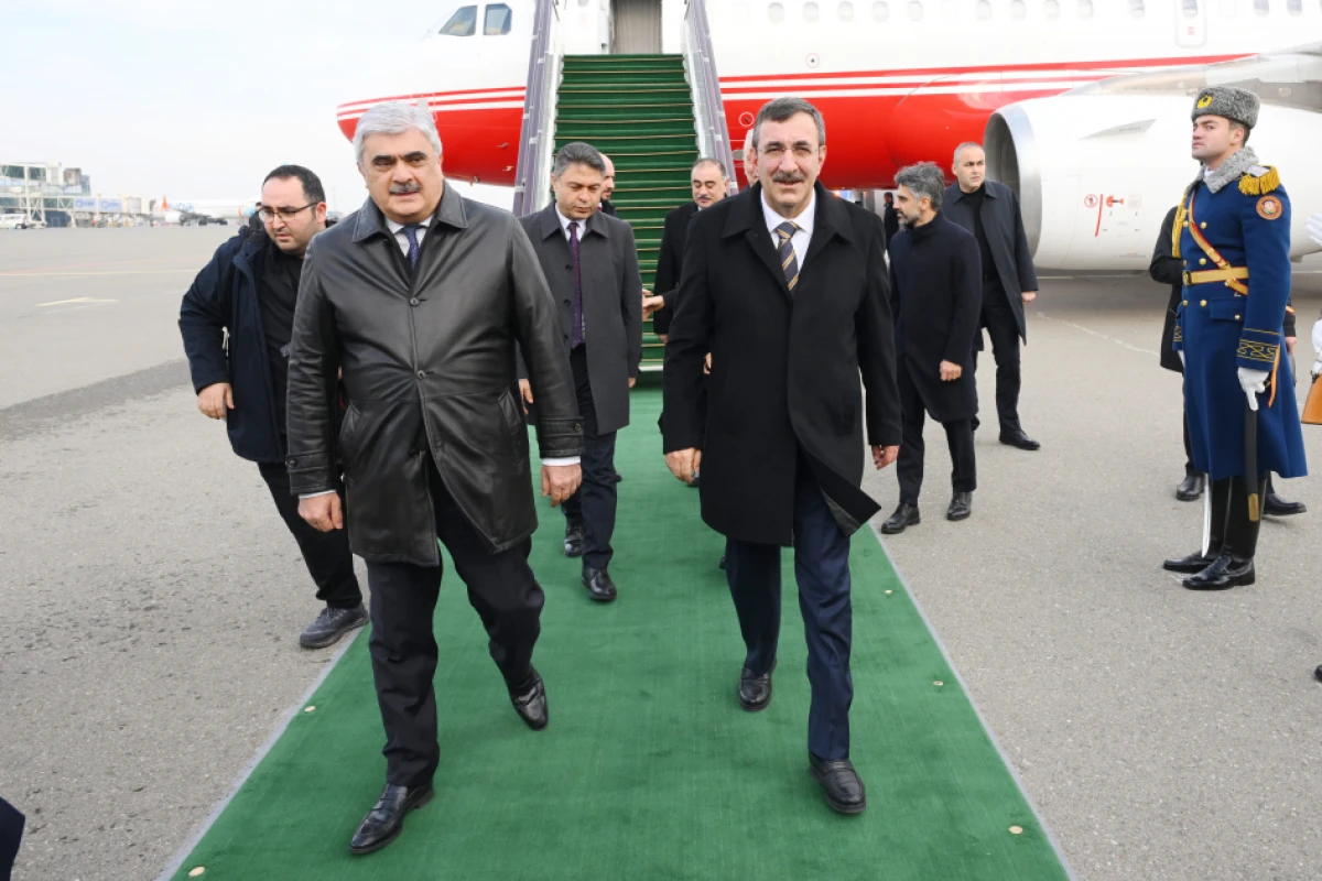 Türkiyənin vitse-prezidenti Azərbaycana gəldi — 1