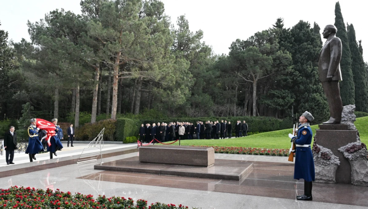 Cevdet Yılmaz Ümummilli Liderin məzarını ziyarət etdi — 2