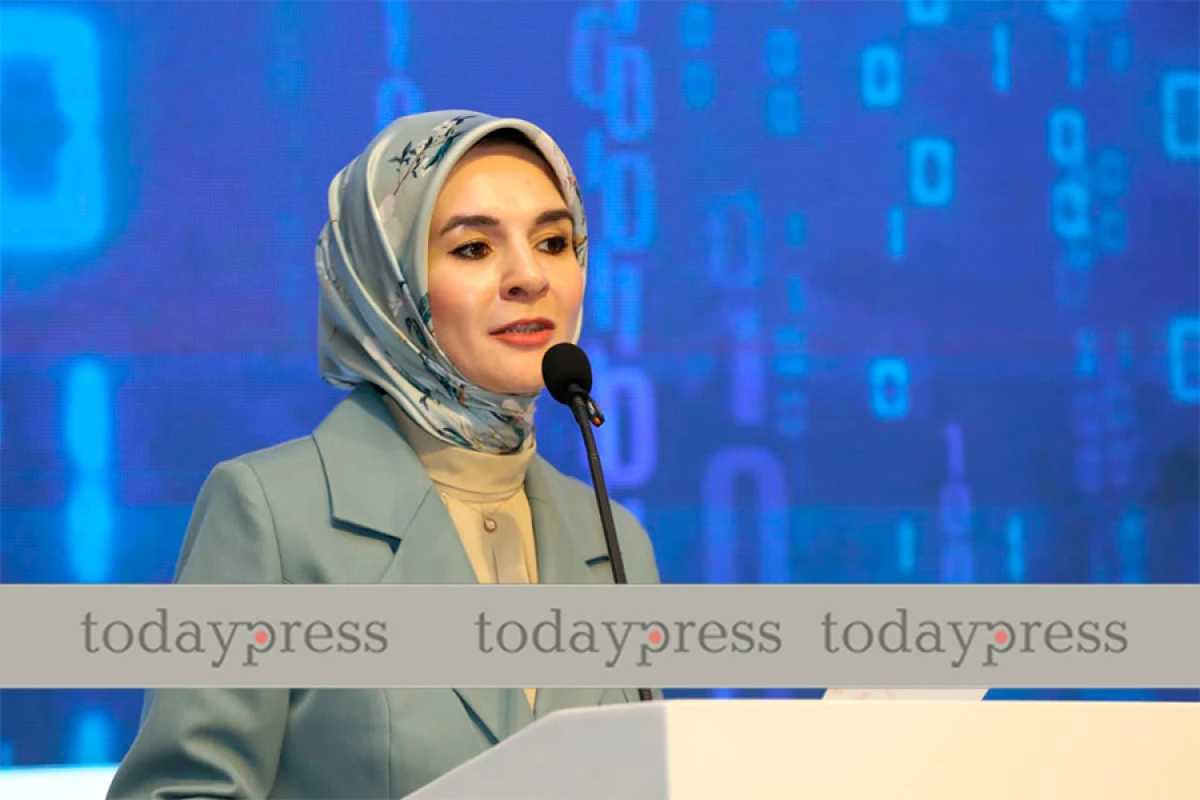 Türkiyəli nazir: “Rəqəmsallaşma prosesində ailənin dəstəklənməsi prioritetdir”
