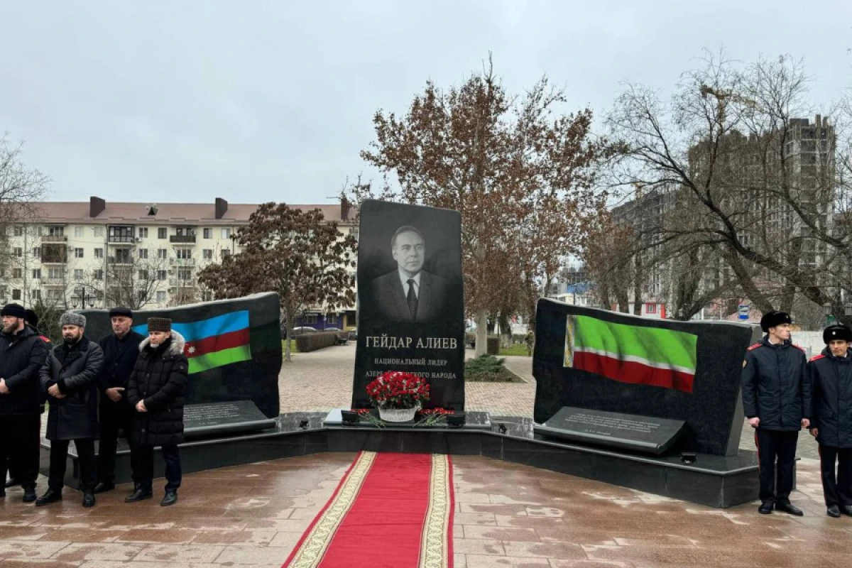 Qroznıda qəzaya uğrayan təyyarəyə memorial ucaldıldı
