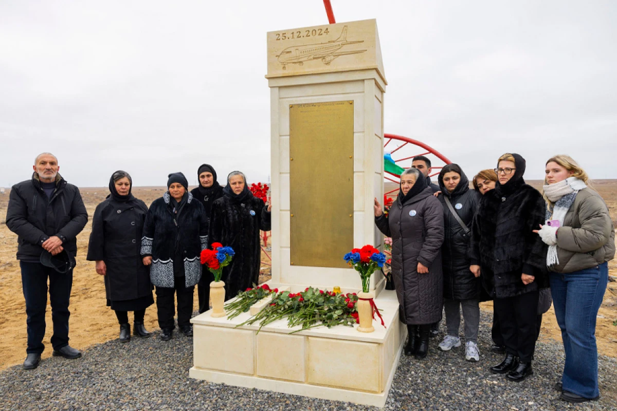 Təyyarə qəzasının ildönümündə həlak olanların xatirəsi anıldı - FOTO