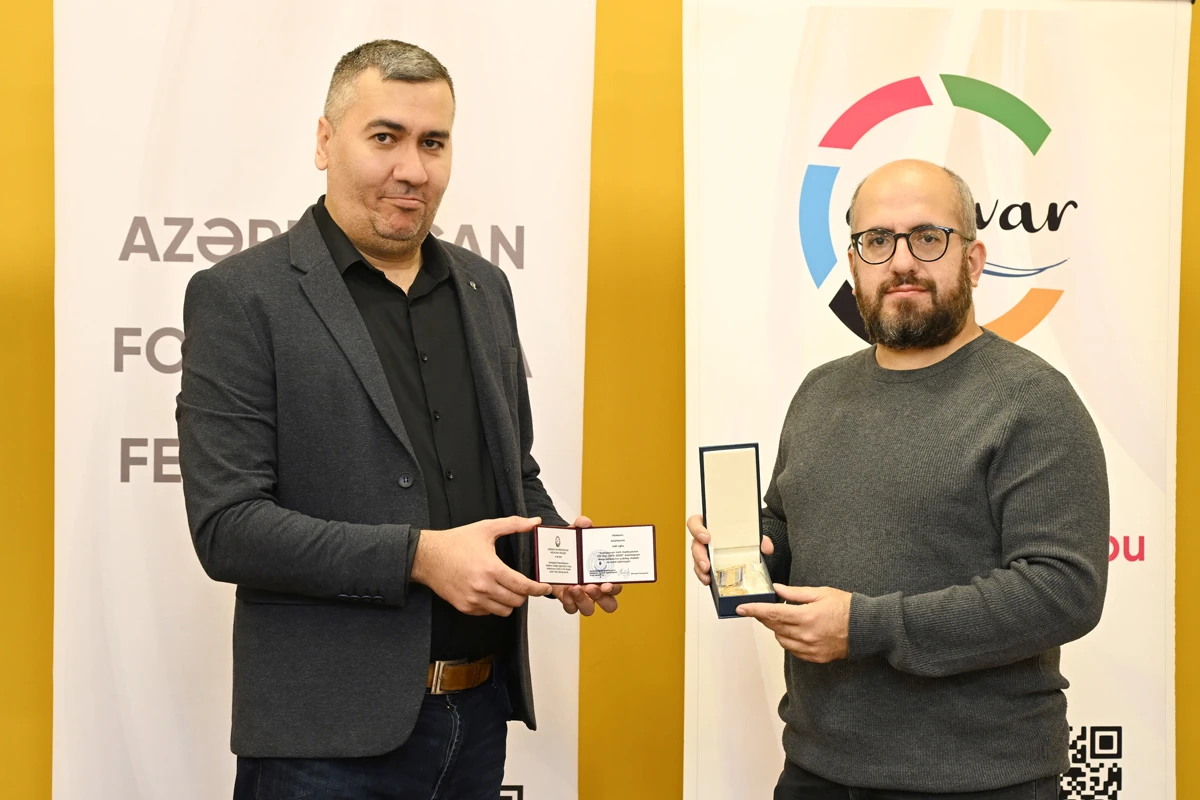 Fotoqraflar “Azərbaycan milli mətbuatının 150 illiyi” yubiley medalı ilə təltif olundu — 5