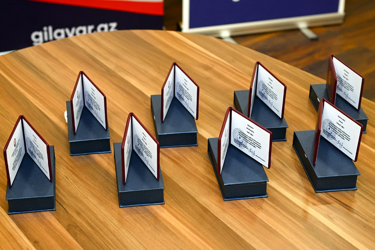 Fotoqraflar “Azərbaycan milli mətbuatının 150 illiyi” yubiley medalı ilə təltif olundu — 6