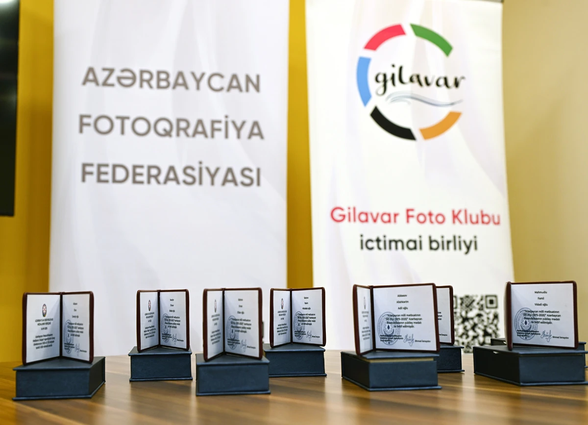 Fotoqraflar “Azərbaycan milli mətbuatının 150 illiyi” yubiley medalı ilə təltif olundu — 7