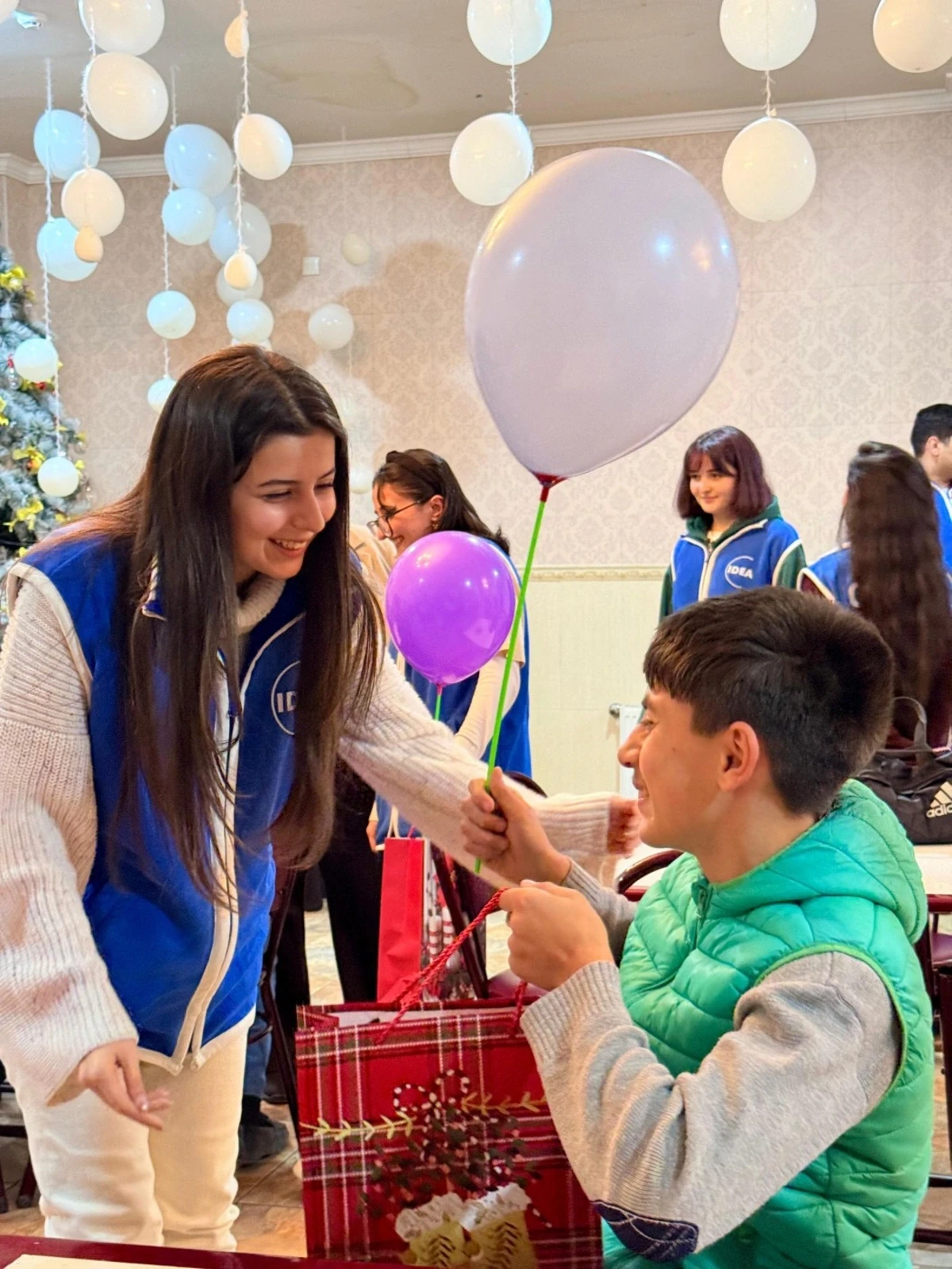 Leyla Əliyevanın təşəbbüsü ilə Gəncədə uşaq evində Yeni il tədbiri keçirildi — 8