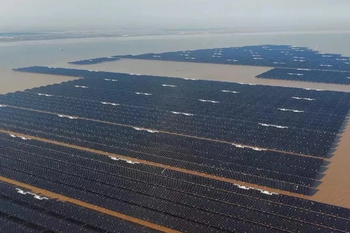 Çin ən böyük günəş stansiyasını milli elektrik şəbəkəsinə qoşdu