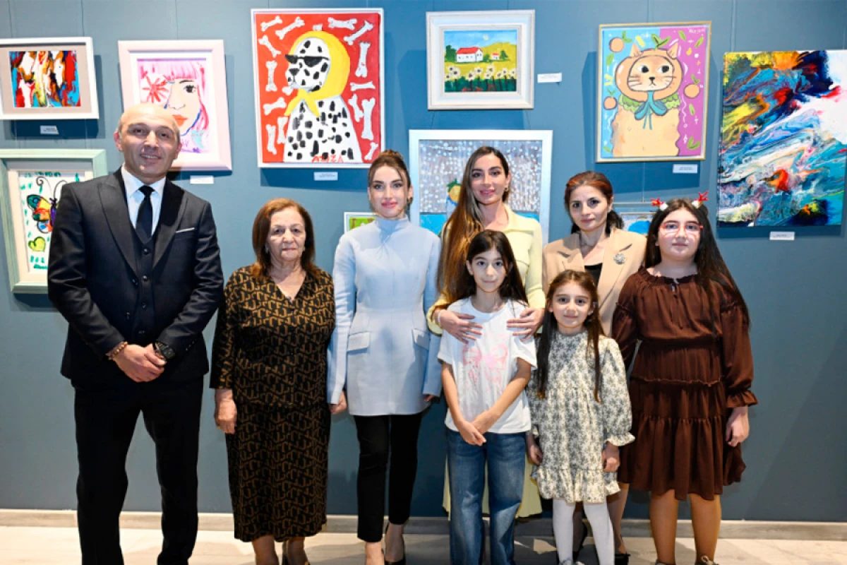 Arzu Əliyeva və Alena Əliyeva “Rənglərdə yaşanan 10 il” mövzusunda keçirilən sərgidə iştirak etdilər
