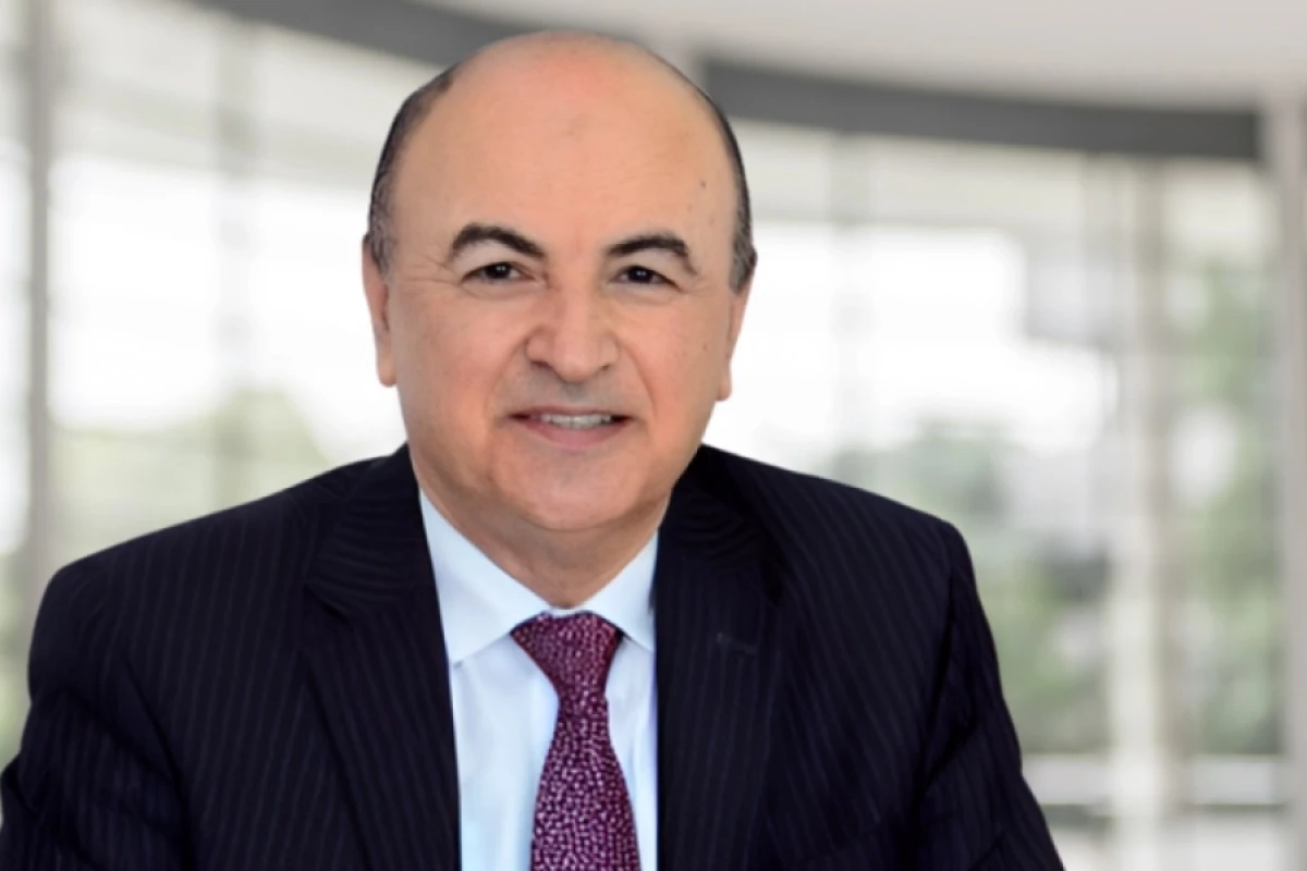 Rektor əvəzinin professor statusu əlindən alındı