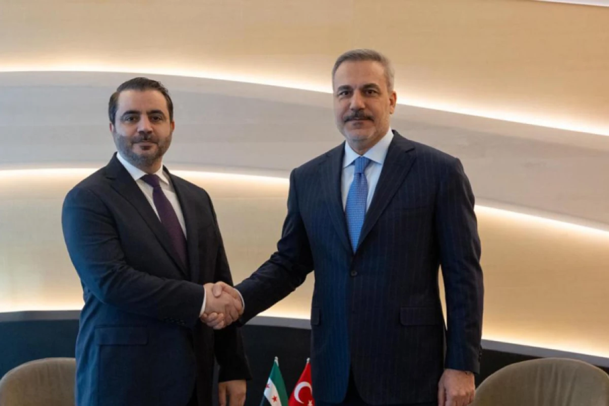 Hakan Fidan Parisdə Şeybani ilə görüşdü