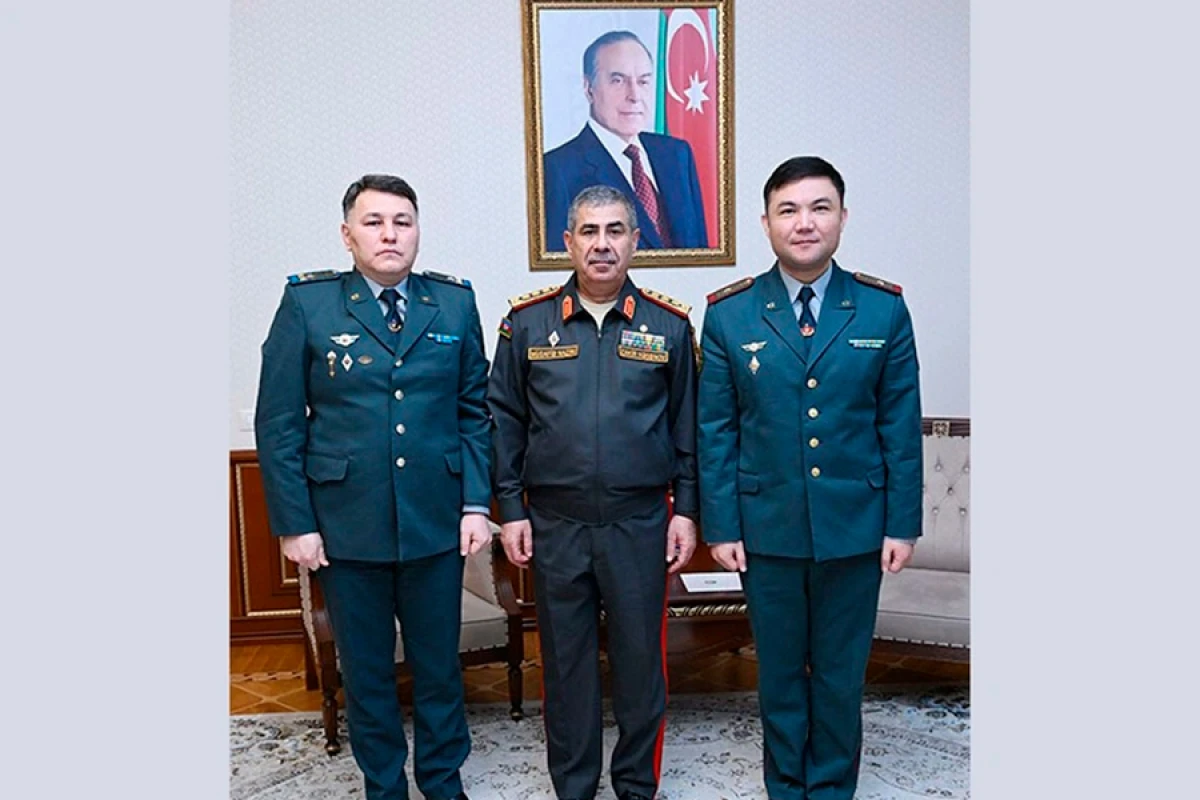 Zakir Həsənov Qazaxıstanın yeni hərbi attaşesini qəbul etdi
