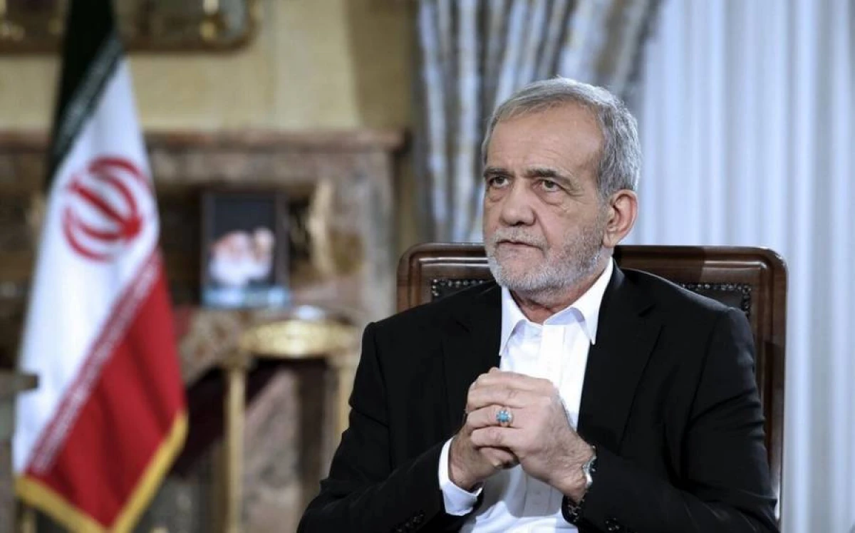 Pezeşkian: "Xalqın problemlərinə yük olmamalıyıq"