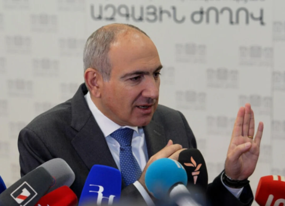 Paşinyan: “Mən həm baş nazir, həm də Kilsənin davamçısıyam”