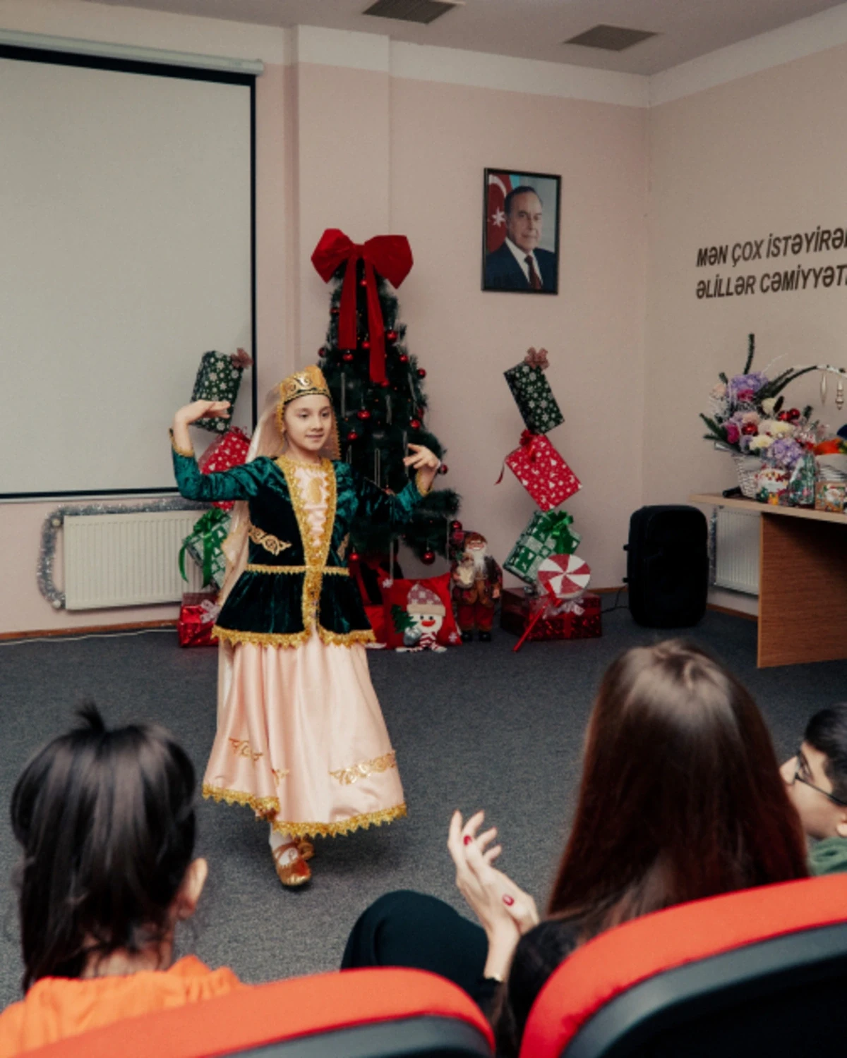 Arzu Əliyeva və Alena Əliyeva Sığınacaq və Sosial Reabilitasiya Müəssisəsində — 4