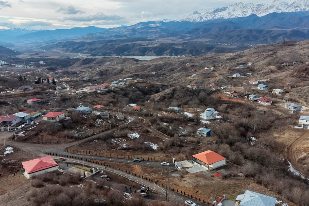 İlham Əliyev Ağdərənin Heyvalı kəndində görülmüş işlərlə tanış oldu YENİLƏNDİ