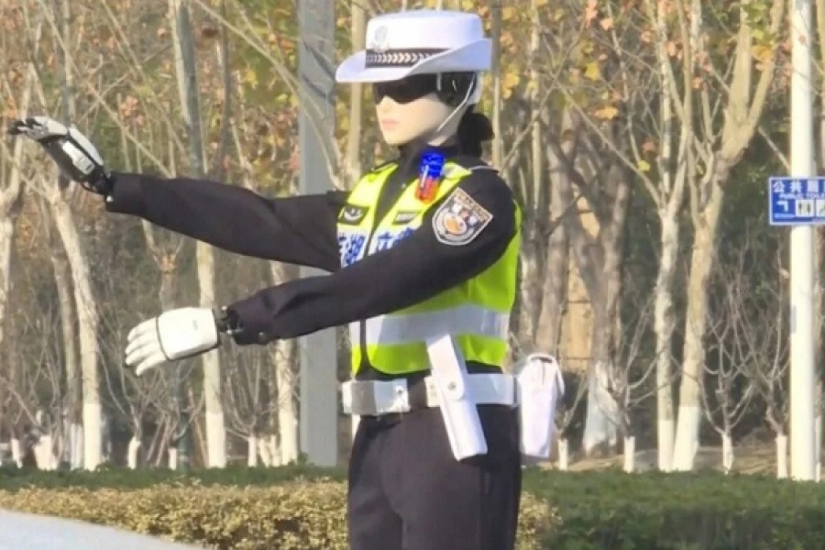 Çində robot yol polisləri fəaliyyətə başladı