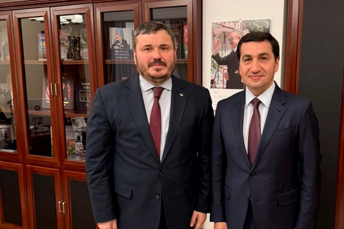 Hikmət Hacıyev Ukrayna səfiri ilə görüşdü