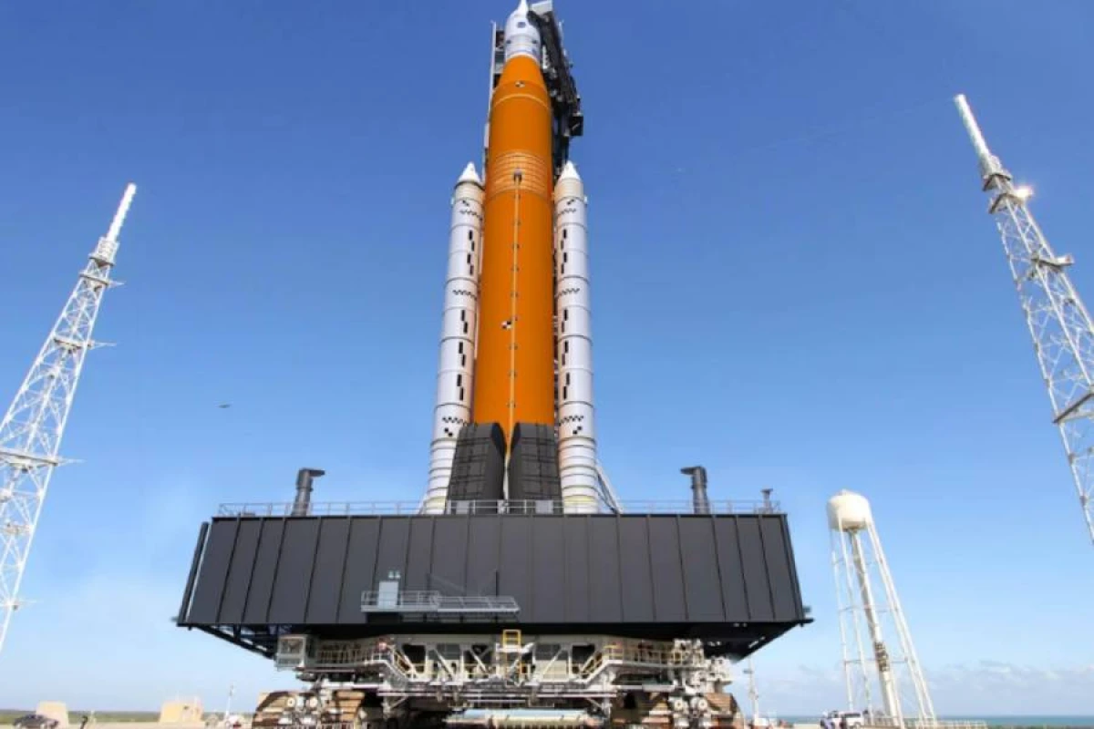 NASA Ay missiyası üçün ən güclü raketini kosmosa çıxarır