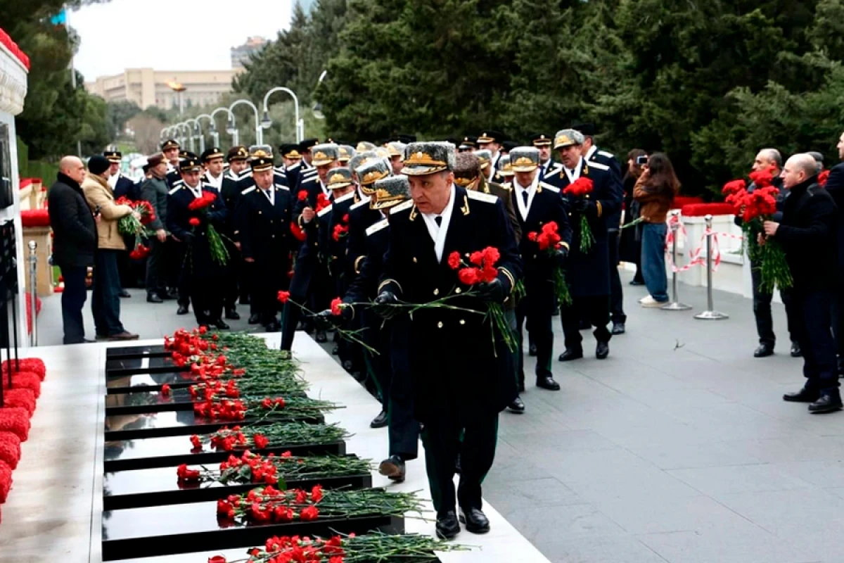 Prokurorluq əməkdaşları Şəhidlər xiyabanını ziyarət etdi