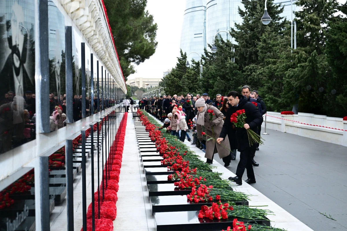 Mədəniyyət Nazirliyinin kollektivi 20 Yanvar şəhidlərinin xatirəsini yad etdi — 1