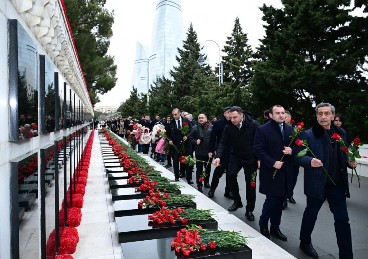 Mədəniyyət Nazirliyinin kollektivi 20 Yanvar şəhidlərinin xatirəsini yad etdi — 4