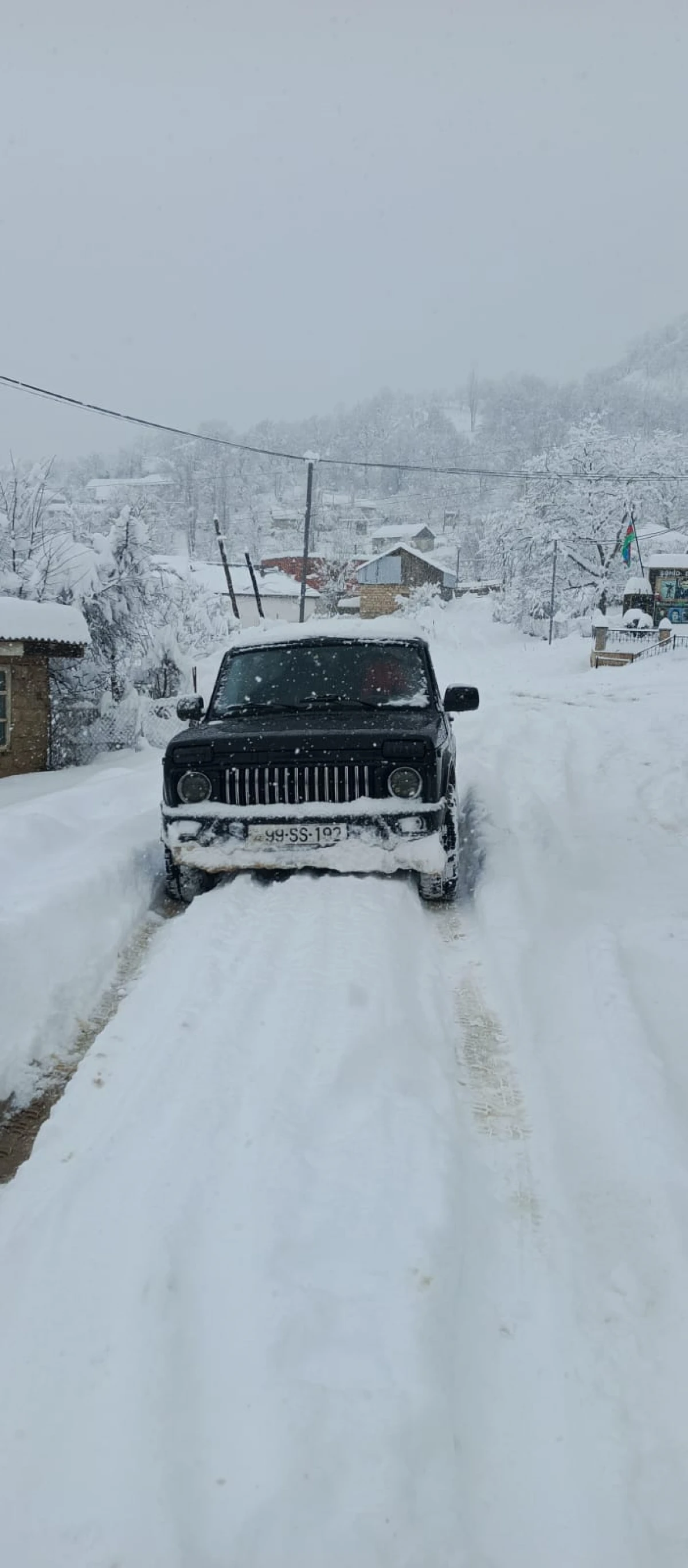 Fasiləsiz yağan qar Yardımlını işıqsız qoydu — 1