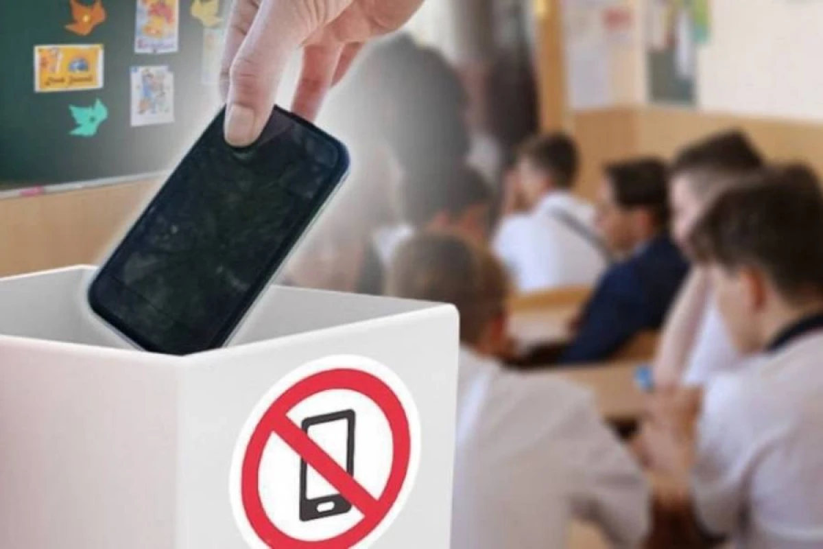 Müəllimlərə dərs zamanı telefondan istifadə etmək qadağan olunacaq