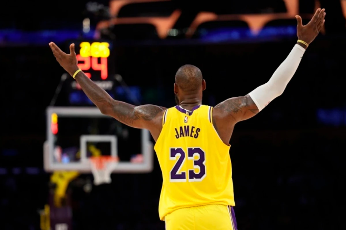 Lebrondan sakit mesaj: “Mənimlə hər şey qaydasındadır”
