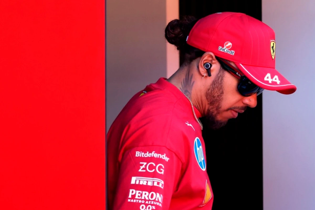 “Ferrari” bolidi və tifozilərlə ilk təmas: Hemiltonun emosional anları