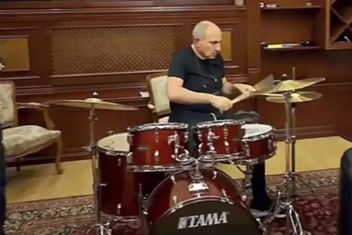 Paşinyan öz musiqi qrupunu yaratdı