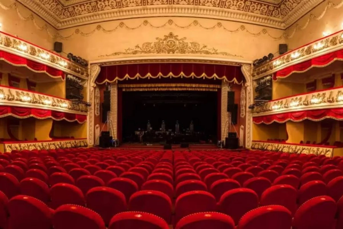 Dövlət teatrlarında baş rejissor ştatı ləğv olundu