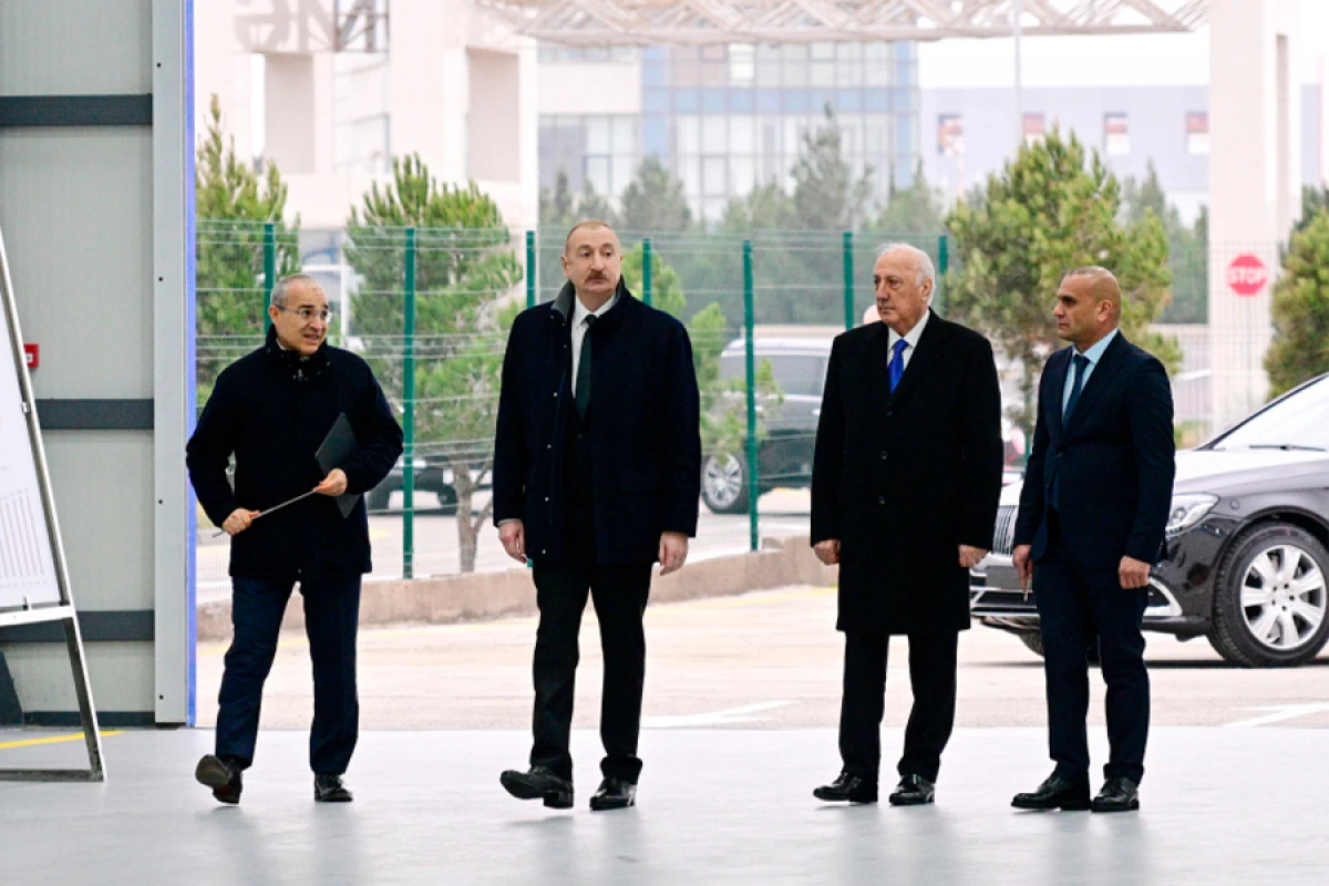 Prezident güzgü vərəqələrin istehsalı zavodunun açılışında iştirak etdi