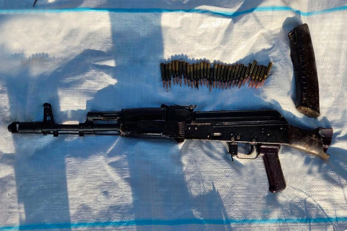 Bərdədə gizlədilən silah-sursat tapıldı - FOTO