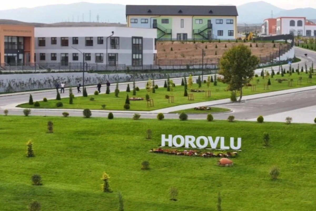 Horovluya çatan sakinlərə açarlar təqdim olundu
