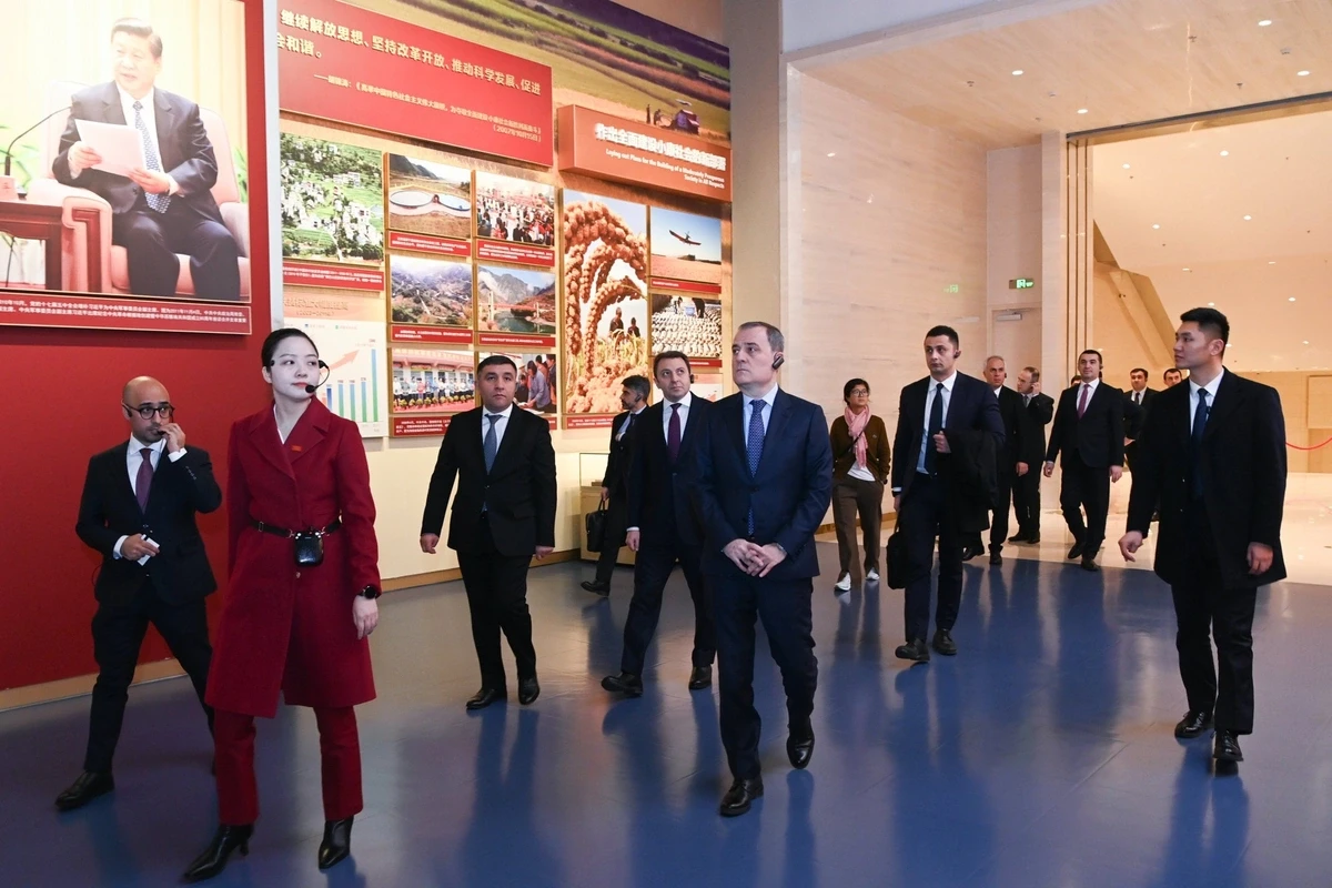 Ceyhun Bayramov Çin Kommunist Partiyasının Muzeyini ziyarət etdi — 3