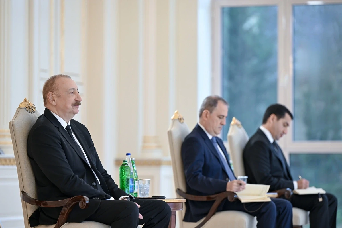 İlham Əliyev Yunanıstanın yeni səfirinin etimadnaməsini qəbul etdi - YENİLƏNDİ — 3