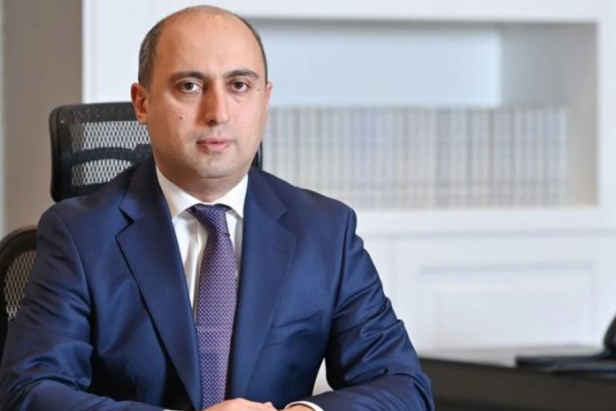 Nazir gəncləri təbrik etdi