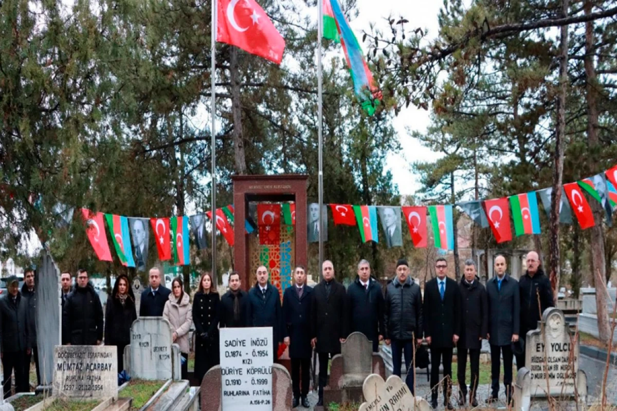 Rəşad Məmmədov Rəsulzadənin məzarını ziyarət etdi
