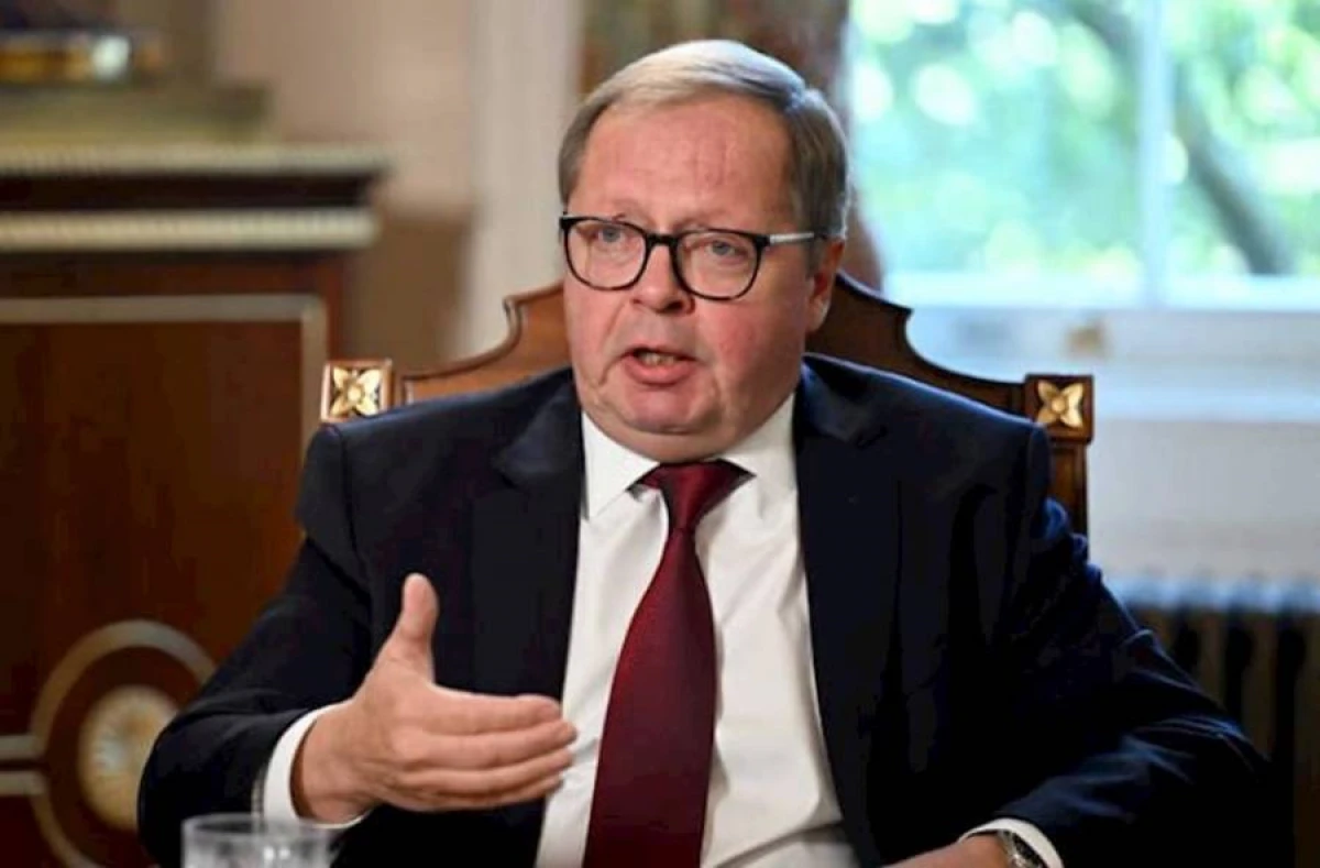 Böyük Britaniya rus diplomatın akkreditasiyasını ləğv etdi