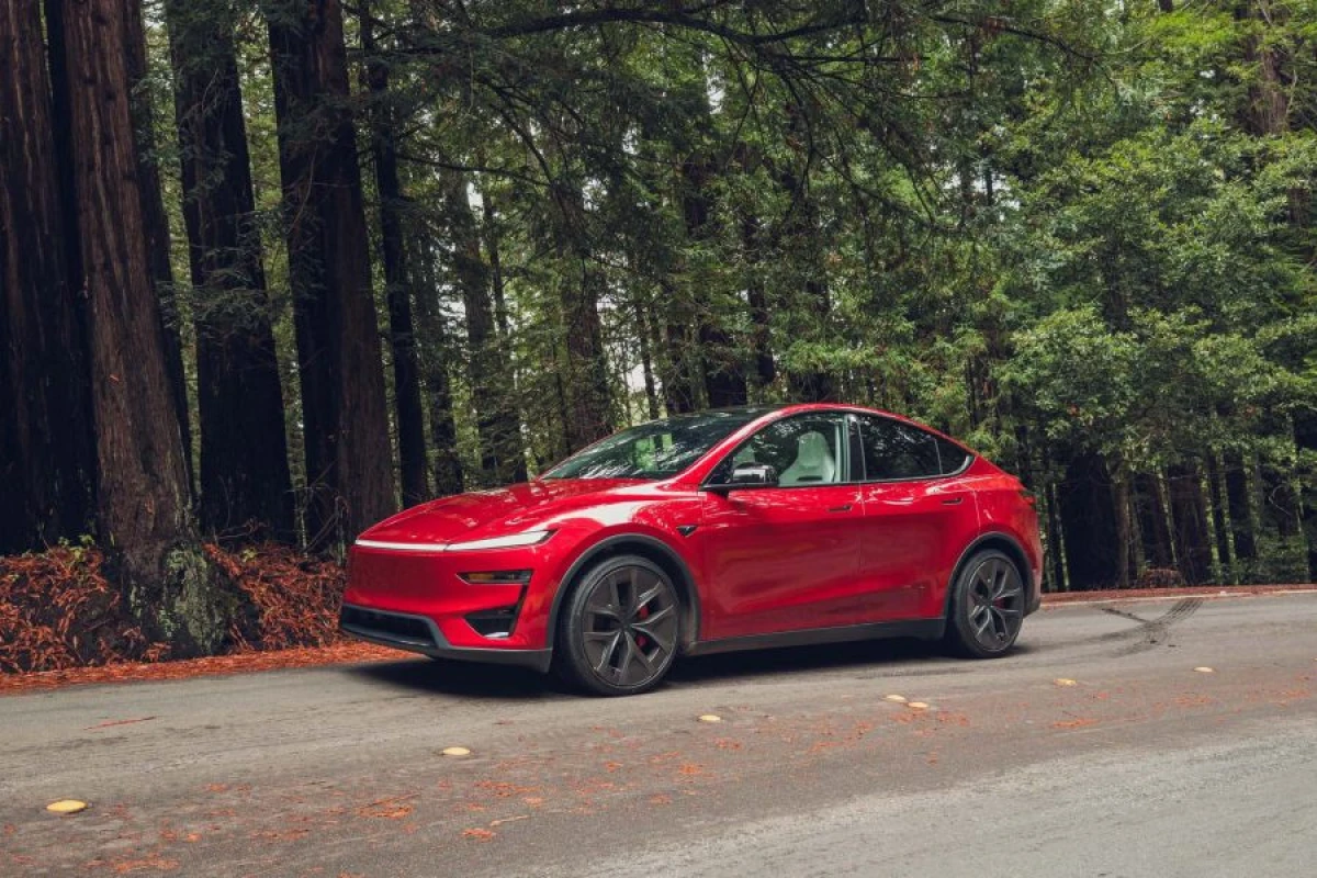 "Tesla" yeni maşınını satışa çıxardı
