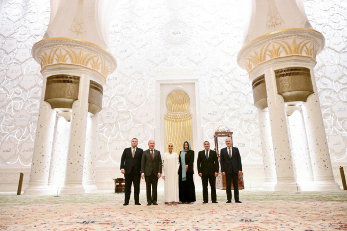 Leyla Əliyeva Əbu-Dabidə Şeyx Zayed məscidini ziyarət etdi