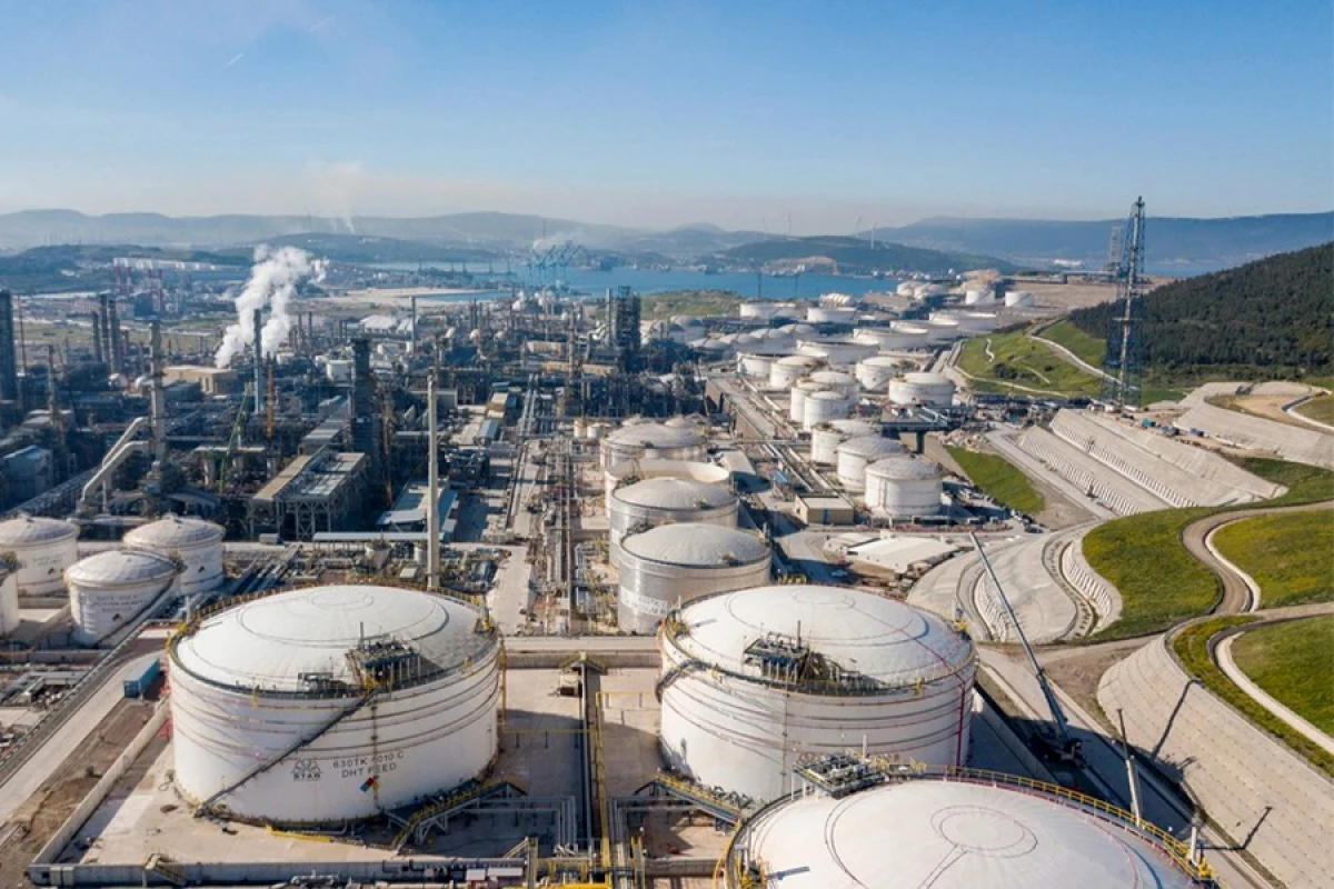 ABŞ-nin kommersiya neft ehtiyatları 420 mln. barelə endi