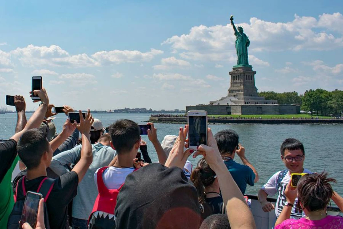 ABŞ-yə turist axını kəskin azaldı: Səbəb nələrdir?