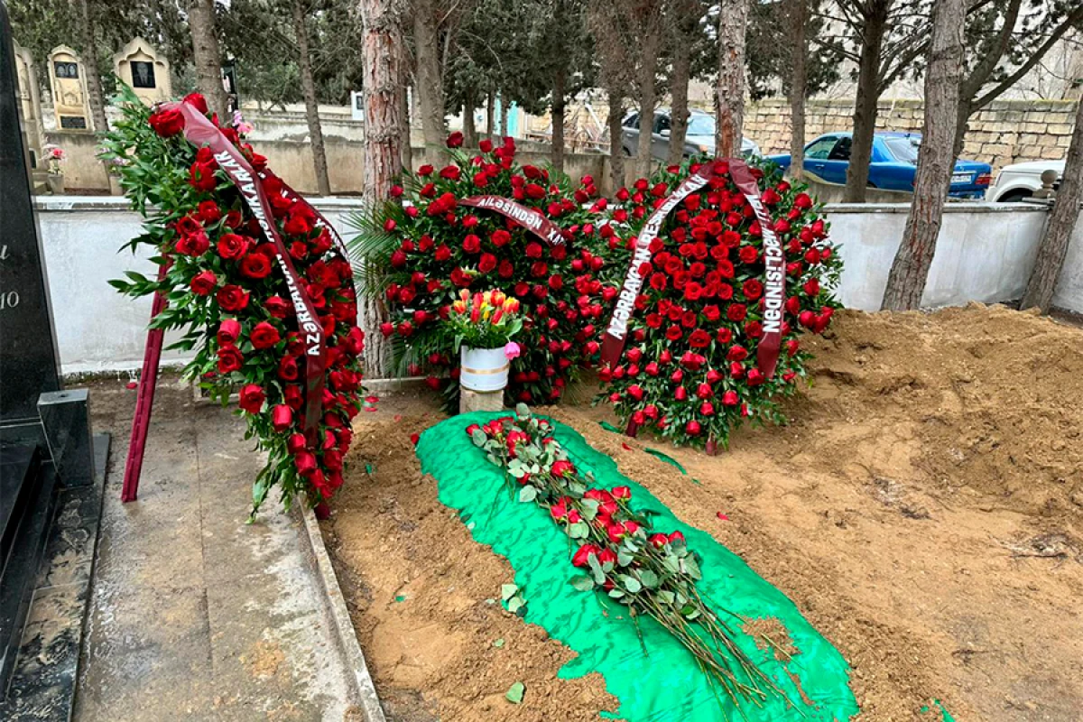 Fəzail Ağamalı Ramana qəbiristanlığında dəfn edildi